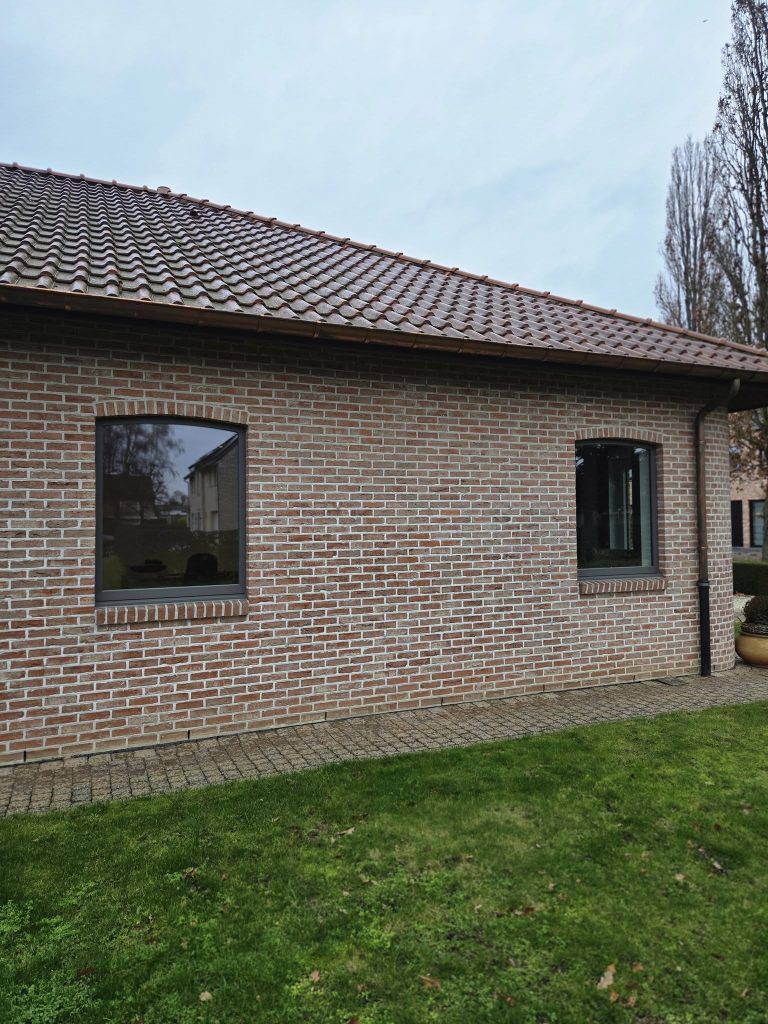 Prachtige Schuco-ramen in de schitterende kleur kwartsgrijs.